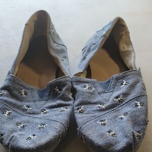 Toms Bee Denim Embroidered Flats